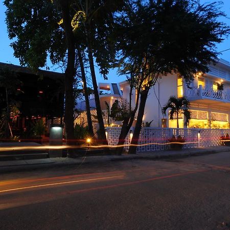 Comoda Casa Hotel シェムリアップ エクステリア 写真