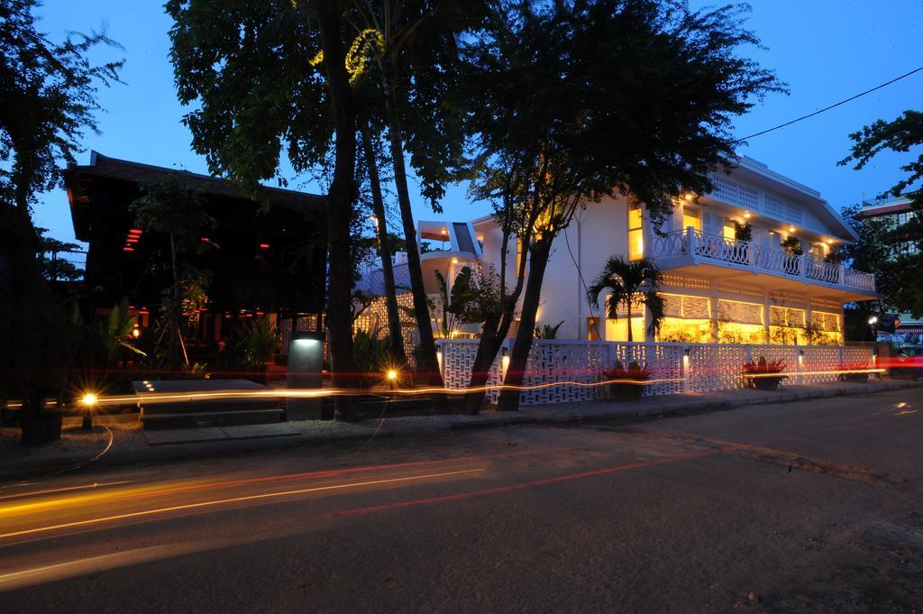 Comoda Casa Hotel シェムリアップ エクステリア 写真
